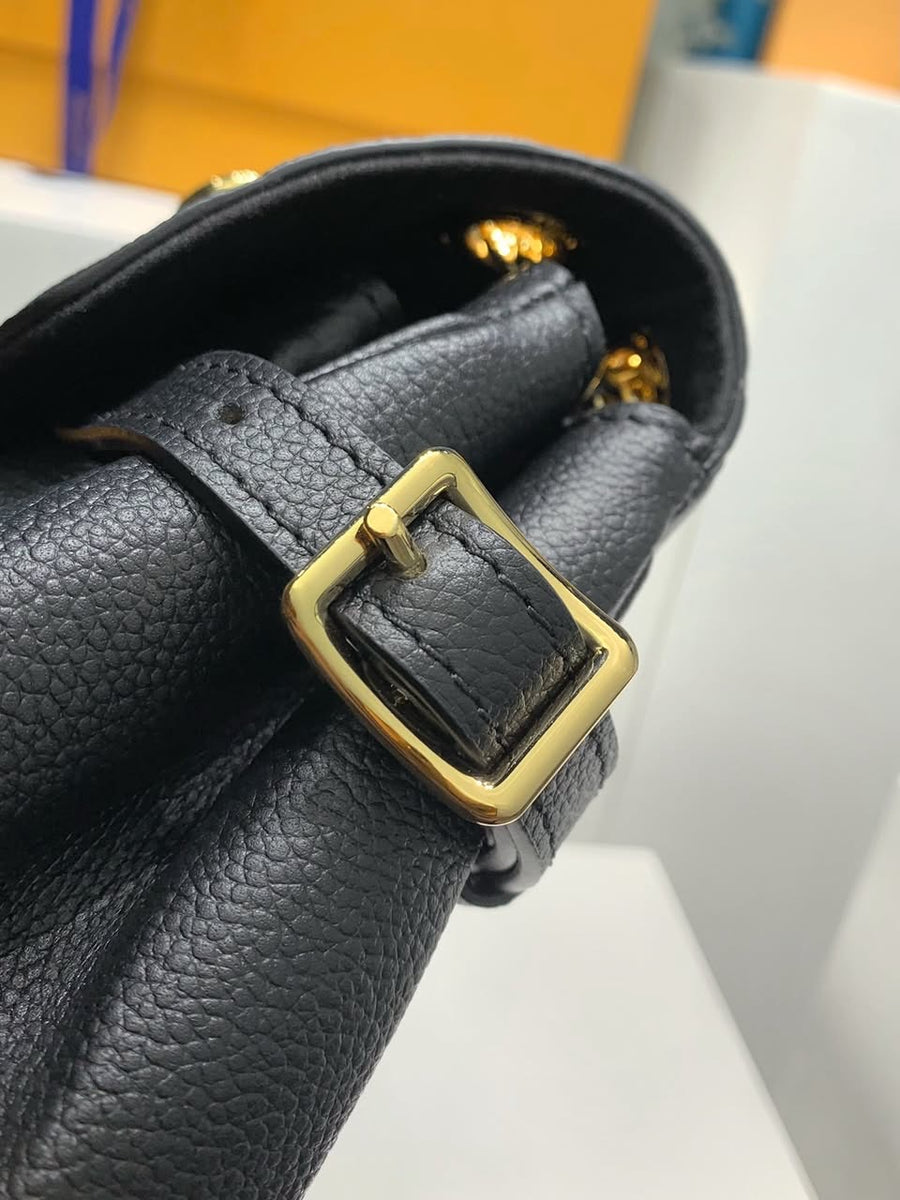The side buckle